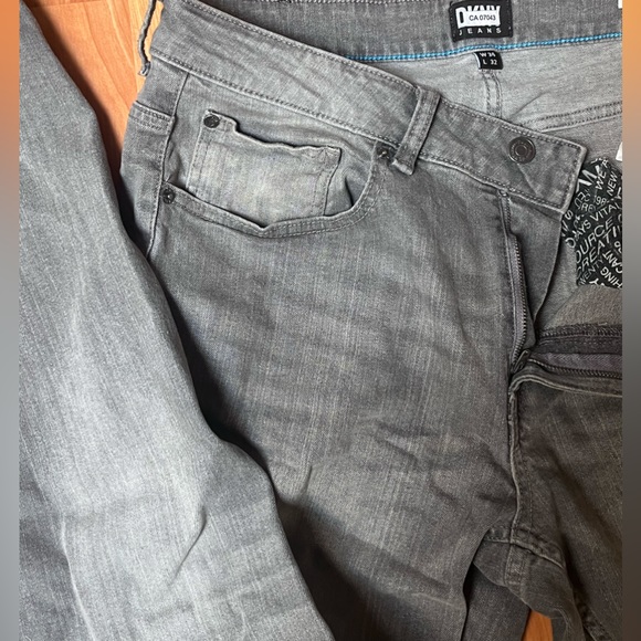 Like New DKNY Authentic Jeans Mens 34w/32L Bedford Slim Fit - Picture 6 of 10